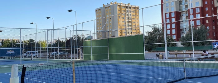 Selçuklu Tenis Kulübü is one of Lieux sauvegardés par Esra.