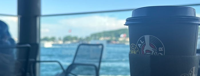 İstanbul Kitapçısı Karaköy İskele is one of CAFE & BISTRO.