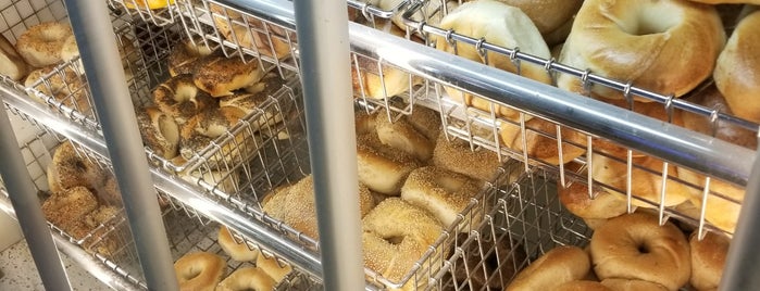 New York Bagel Authority is one of Amyさんのお気に入りスポット.
