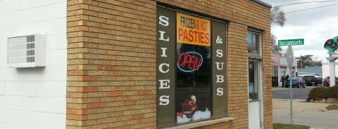 Barb's Pasties & Pizza is one of Posti che sono piaciuti a Harry.