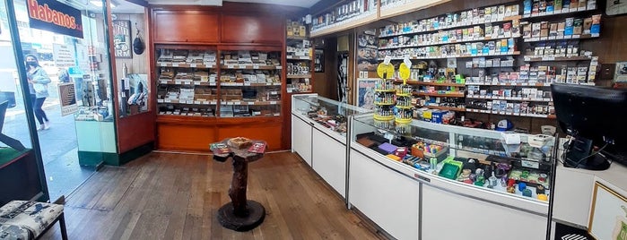 Casa Lotar is one of Cigarrerías, Farmacias, Salones, Tiendas.