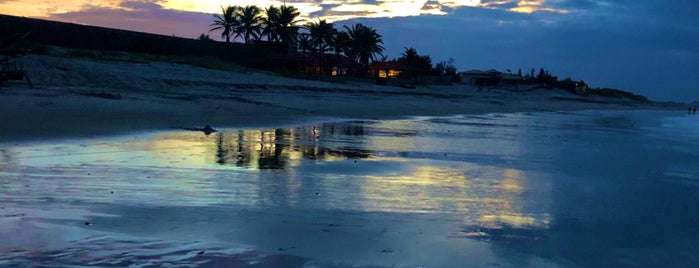 Cumbuco Beach is one of สถานที่ที่ Adriane ถูกใจ.