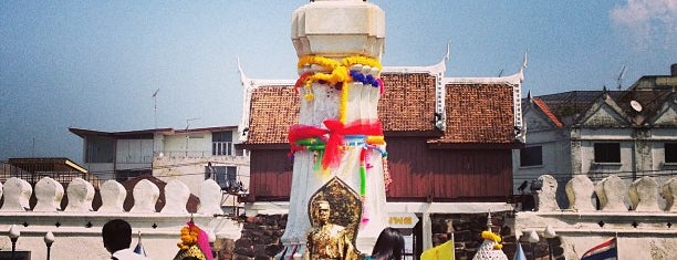 Thao Suranari Monument is one of VERY Korat.