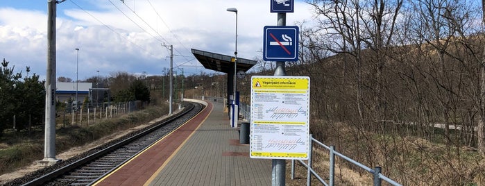 Piliscsév megállóhely is one of 2-es vonal.