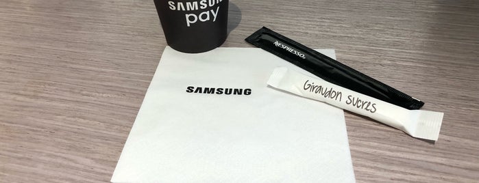 Samsung is one of Lieux qui ont plu à Esra.