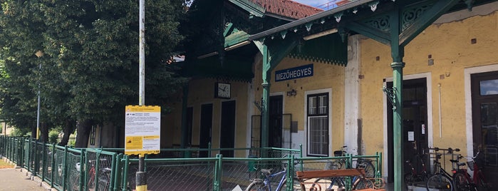Mezőhegyes vasútállomás is one of Pályaudvarok, vasútállomások (Train Stations).