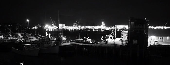 Portsmouth Commercial Fishing Pier is one of Orte, die Mike gefallen.