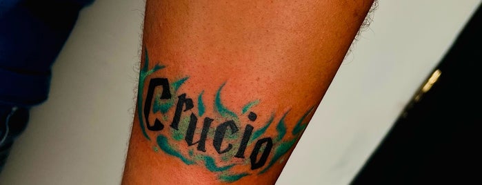 Tattoo & Piercings Raices is one of Favoritos de chelín.