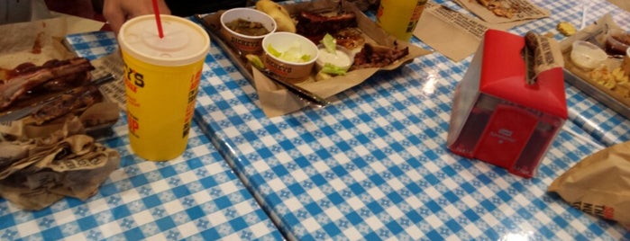 Dickey's Barbecue Pit is one of Lugares favoritos de Rocky.
