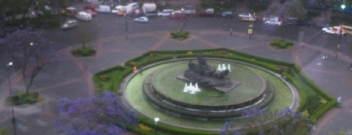 Plaza de la Villa de Madrid is one of Clarisaさんの保存済みスポット.