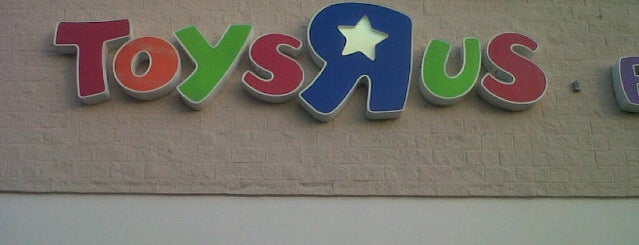 Toys"R"Us is one of Raquelさんのお気に入りスポット.