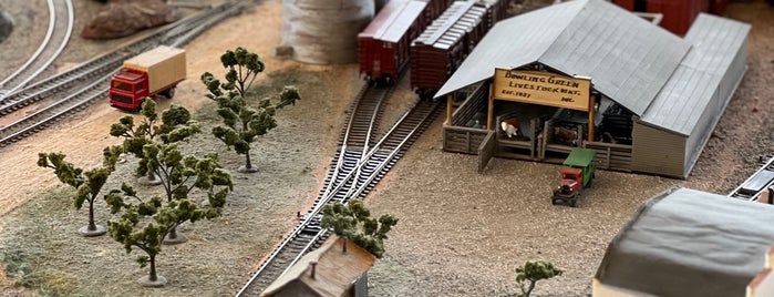 The Historic Railpark & L&N Train Depot is one of Bowling Green.