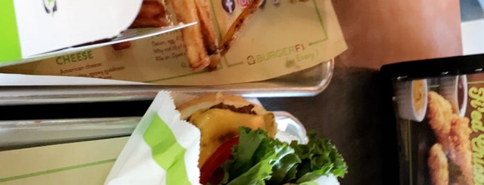 BurgerFi is one of Tempat yang Disukai 💋💋Miss.