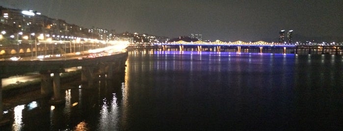 Hannam Bridge is one of สถานที่ที่ Orietta ถูกใจ.