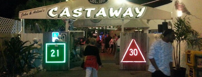 Castaway Restaurant is one of สถานที่ที่บันทึกไว้ของ Mike.