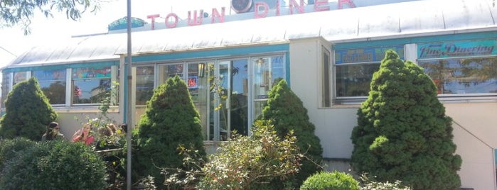 Deluxe Town Diner is one of Boston.