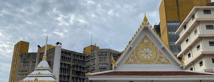 Wat Duang Khae is one of สถานที่ศาสนา.