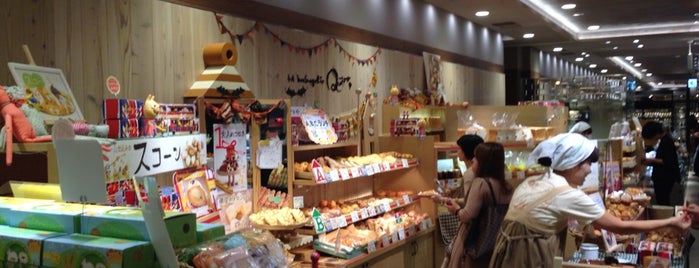 ラ ブランジュリ キィニョン 渋谷ヒカリエShinQs店 is one of Bakery.