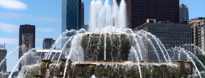 Clarence Buckingham Memorial Fountain is one of Posti che sono piaciuti a Kristeena.