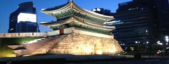 숭례문 is one of Seoul.