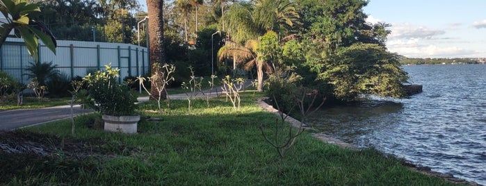 Parque Ecológico Península Sul (Península dos Ministros) is one of Mais lugares..