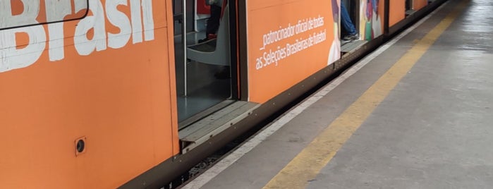Estação Pinheiros (CPTM) is one of Dade’s Liked Places.