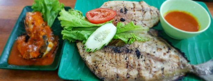 Warung Janggus Ikan Bakar is one of Locais curtidos por Andre.