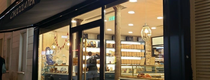 Julien Dechenaud is one of Paris Pâtisserie et Café.