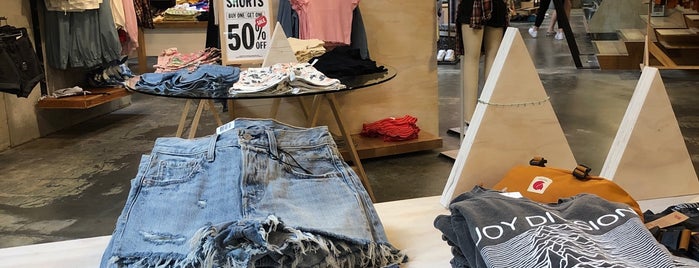 Urban Outfitters is one of Must-visit Clothing Stores in Lynnwood.