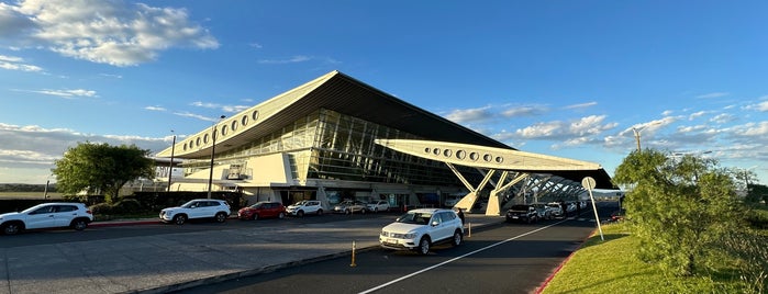Aeropuerto Internacional de Laguna del Sauce "Capitán de Corbeta Carlos Curbelo" (PDP) is one of Punta del este.