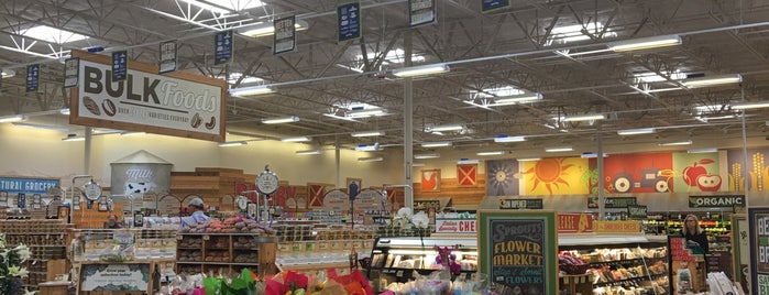 Sprouts Farmers Market is one of markさんのお気に入りスポット.