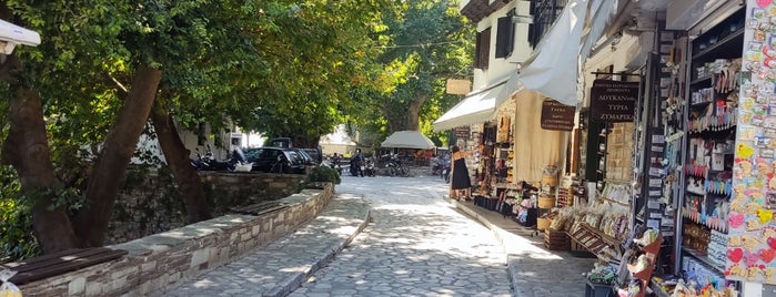 Μακρυνίτσα is one of Top Places in Volos.