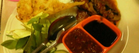Kantin B2, Pondok Indah Mall 2 is one of Favorite Food.