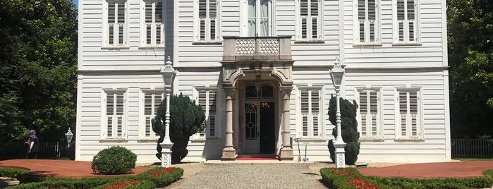 Maslak Kasırları Müzesi is one of İstanbul Müzeleri Tam Listesi.