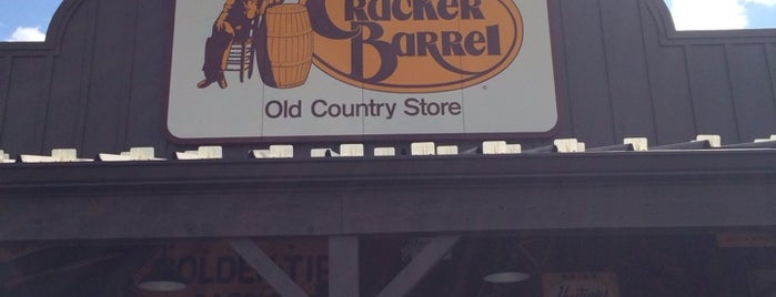 Cracker Barrel Old Country Store is one of สถานที่ที่ Corey ถูกใจ.