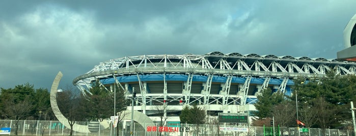 Daejeon Worldcup Stadium is one of K리그 1~4부리그 경기장.