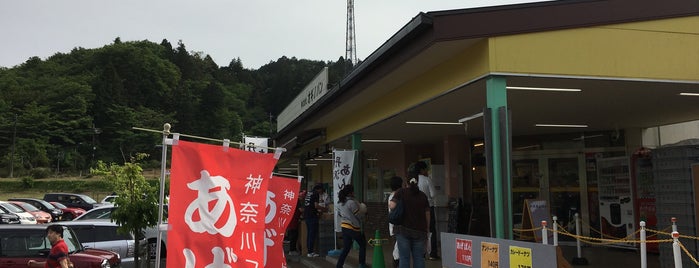 オギノパン 本社工場直売店 is one of パン.