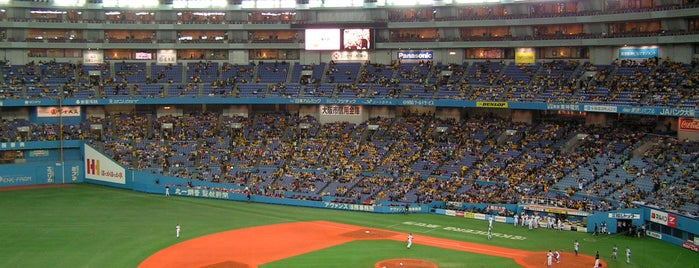 Kyocera Dome Osaka is one of 野球場へゆこう.