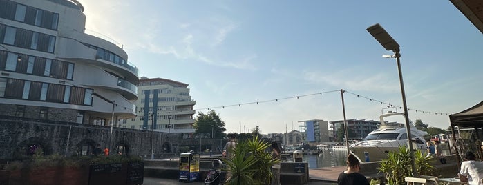 Harbourside Walk is one of Bristol 🏴󠁧󠁢󠁥󠁮󠁧󠁿.