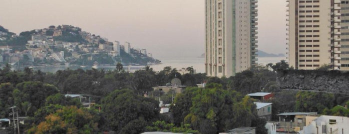 Acapulco de Juárez is one of Tempat yang Disukai Everardo.