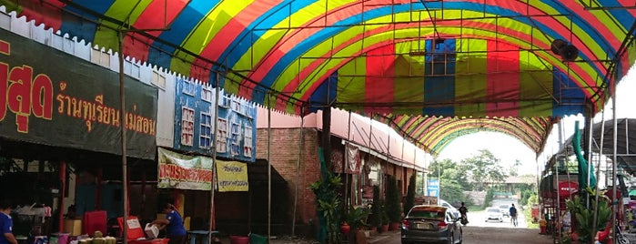 ตลาดเศียรช้าง. is one of Market.