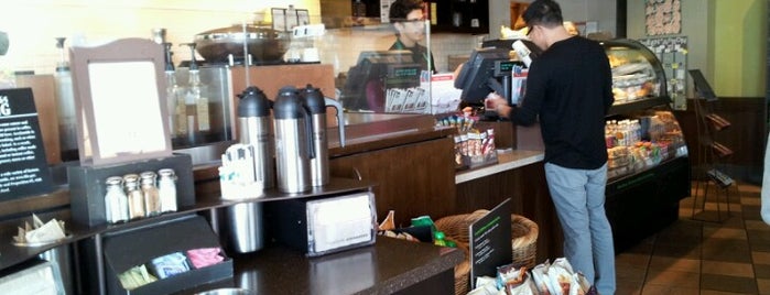 Starbucks is one of Lieux qui ont plu à Evan.