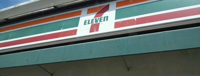 7-Eleven is one of Lieux qui ont plu à Eve.
