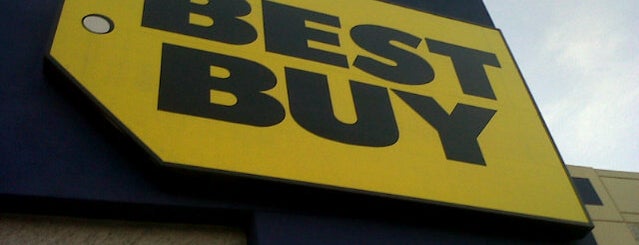 Best Buy is one of Helio 님이 좋아한 장소.