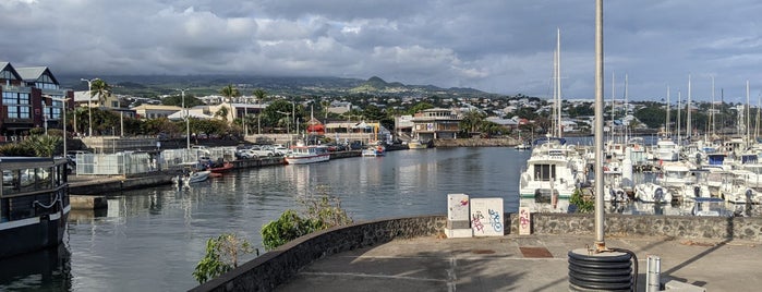 Port de Saint-Pierre is one of La Réunion.
