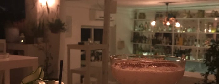 5 Cocktails & More is one of çeşme.