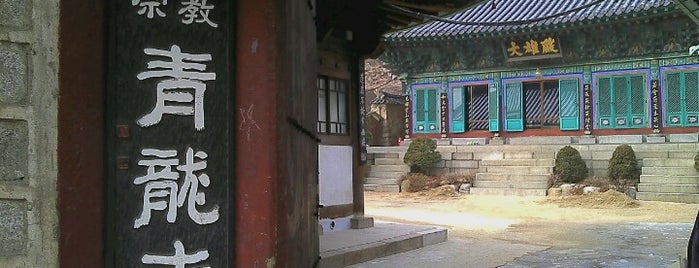 청룡사 (靑龍寺) is one of Buddhist temples in Gyeonggi.