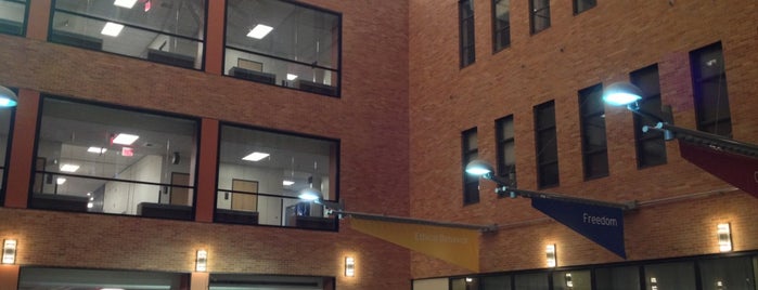 Atrium in McCombs School of Business is one of Lieux qui ont plu à Abbey.