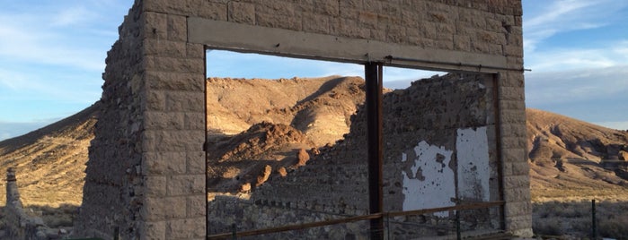 Rhyolite Ghost Town is one of Tempat yang Disukai Robert.