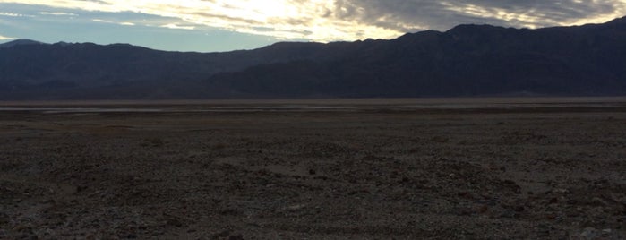 Death Valley National Park is one of Robert'in Beğendiği Mekanlar.